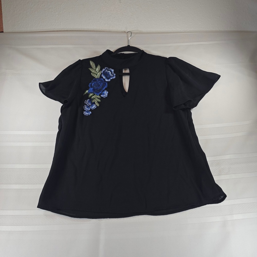 Lily White short sleeve mock neck blouse